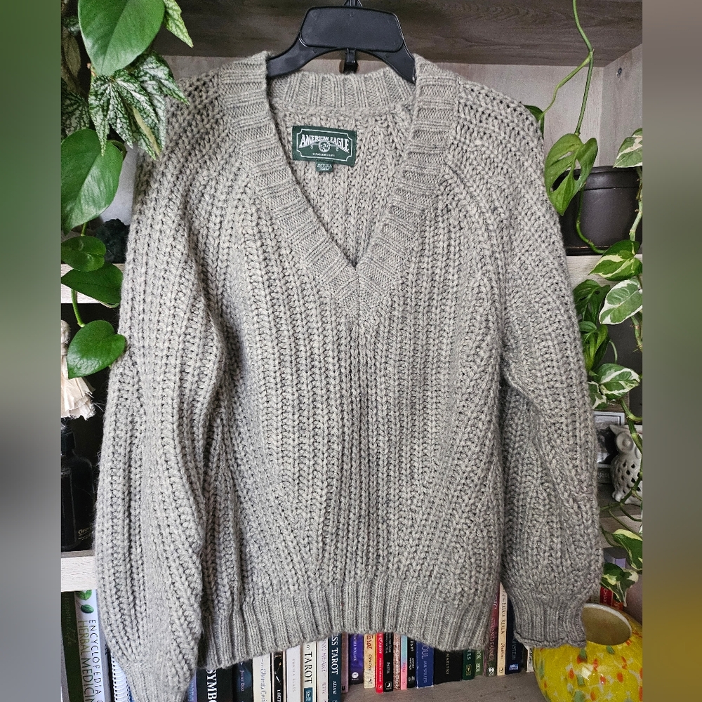 American Eagle Sweater